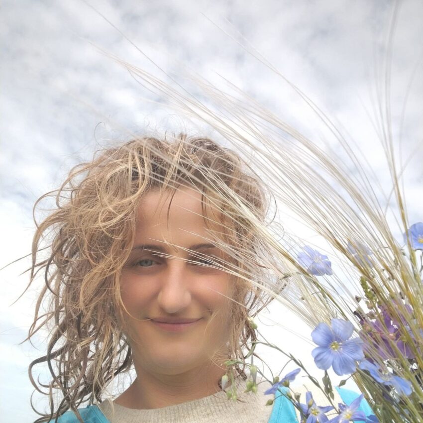 Я иду путём осознанной жизни — через тело, живое питание, внутреннюю тишину.